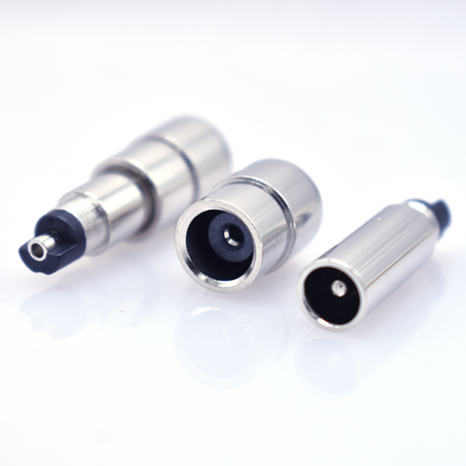 Gleichstromstecker und Jack-Adapter zum Laden und Anschluss 0
